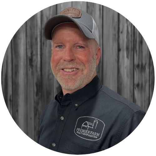 Land Listing Agent Photo