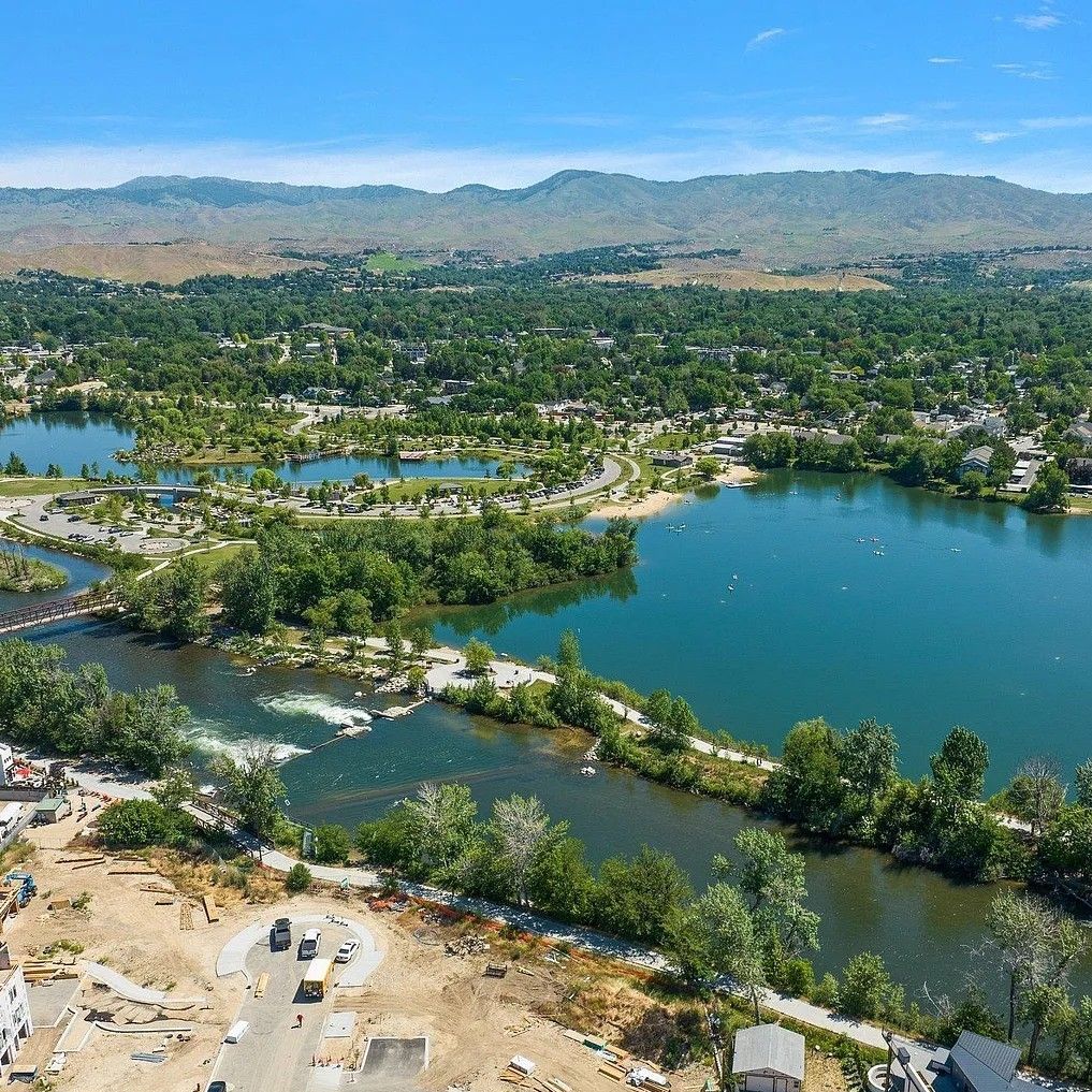 Land Listing Agent Photo