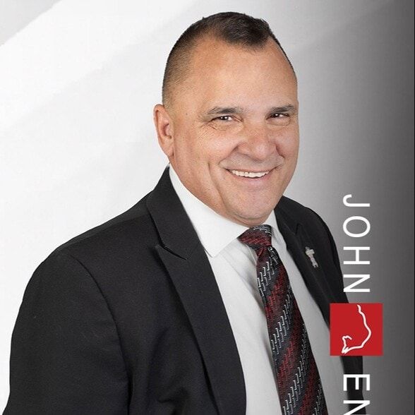 Land Listing Agent Photo