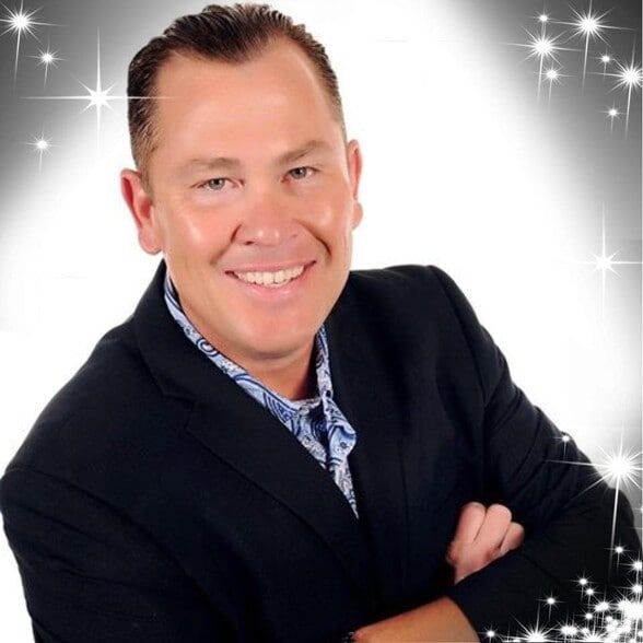 Land Listing Agent Photo