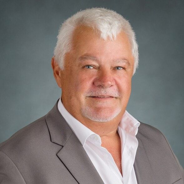 Land Listing Agent Photo