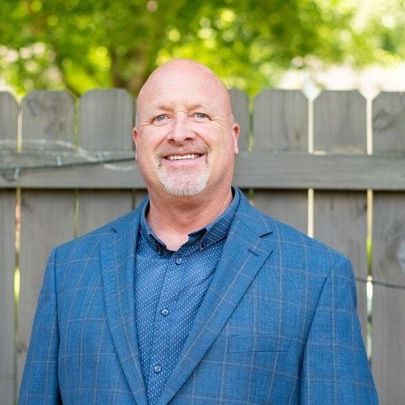 Land Listing Agent Photo