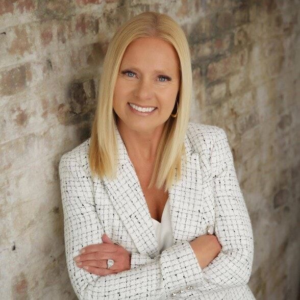 Land Listing Agent Photo