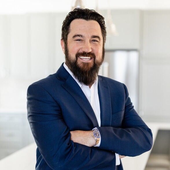Land Listing Agent Photo
