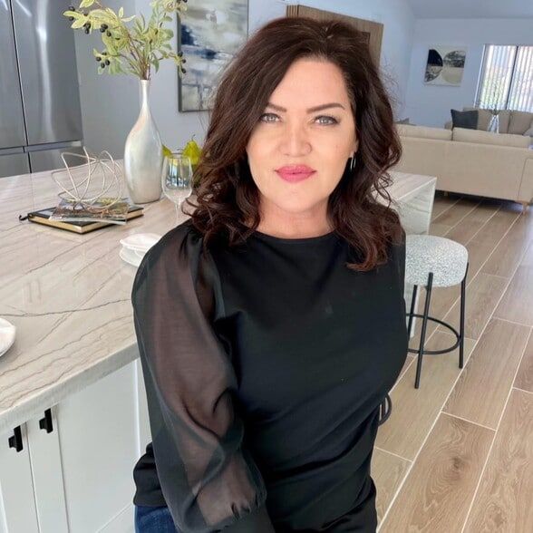 Land Listing Agent Photo