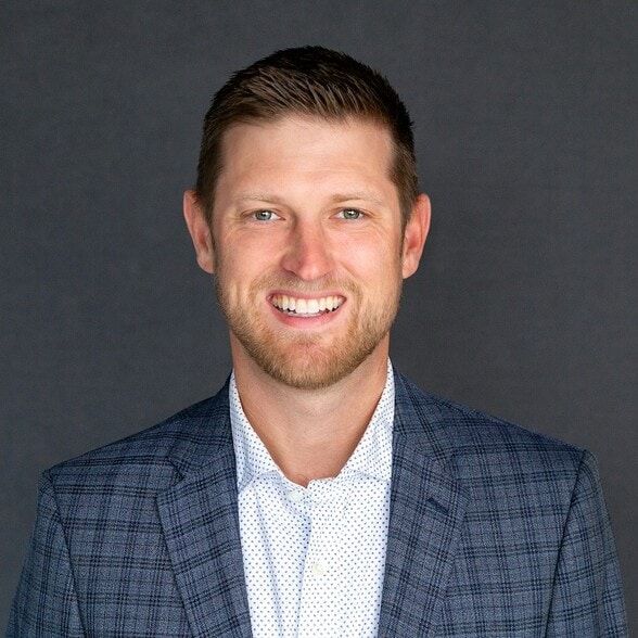 Land Listing Agent Photo