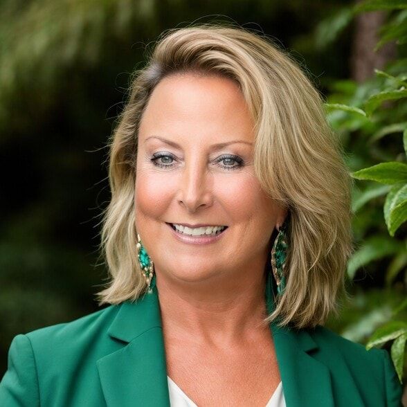 Land Listing Agent Photo
