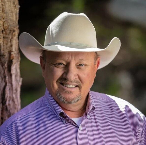 Land Listing Agent Photo