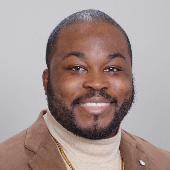 Land Listing Agent Photo