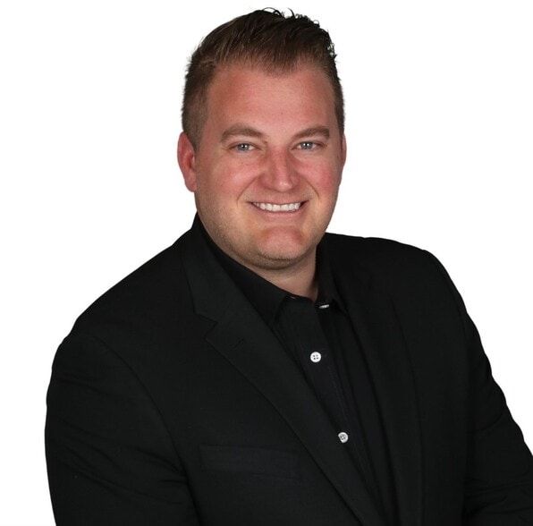 Land Listing Agent Photo
