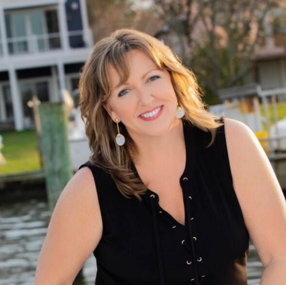 Land Listing Agent Photo