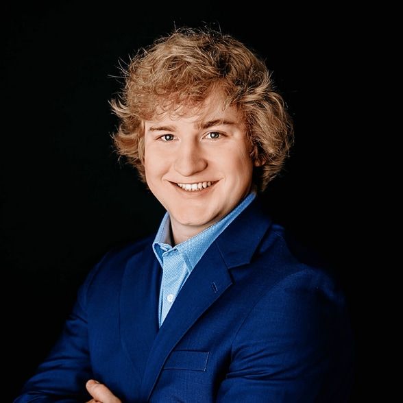 Land Listing Agent Photo
