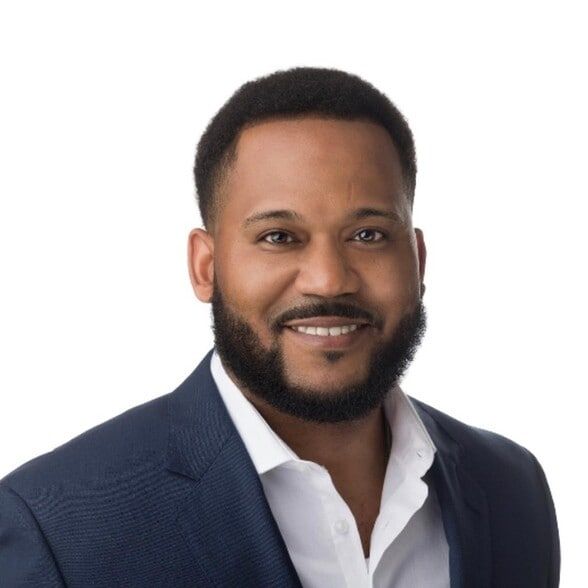 Land Listing Agent Photo