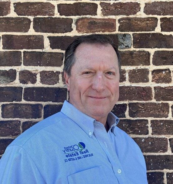 Land Listing Agent Photo