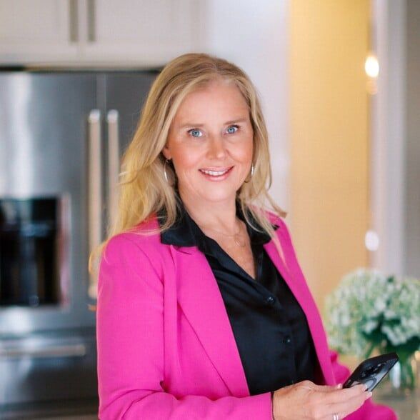 Land Listing Agent Photo