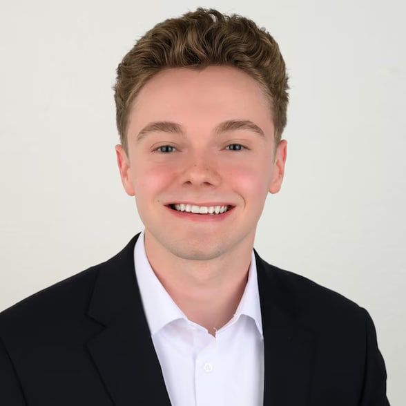 Land Listing Agent Photo