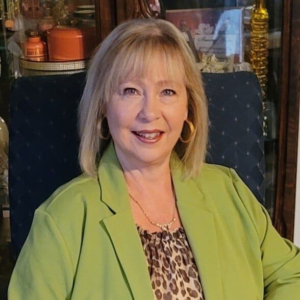 Land Listing Agent Photo