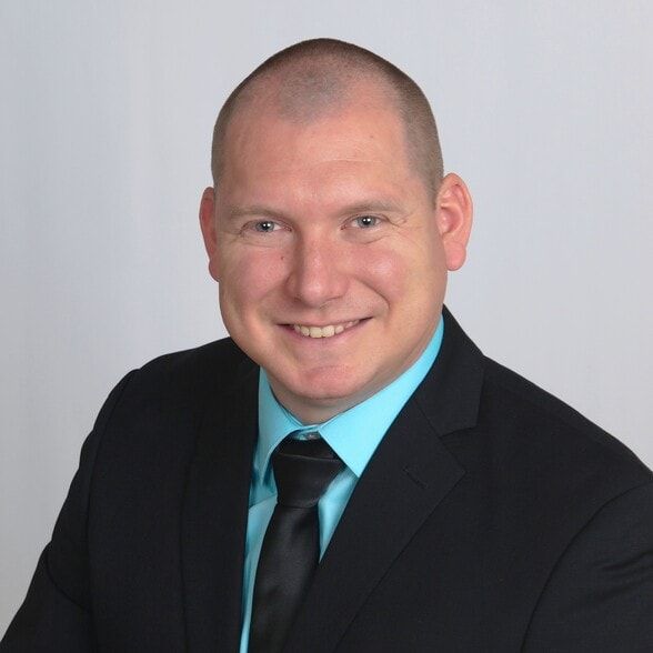 Land Listing Agent Photo