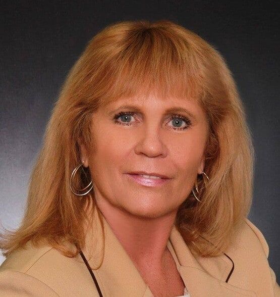 Land Listing Agent Photo