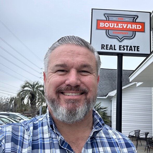 Land Listing Agent Photo