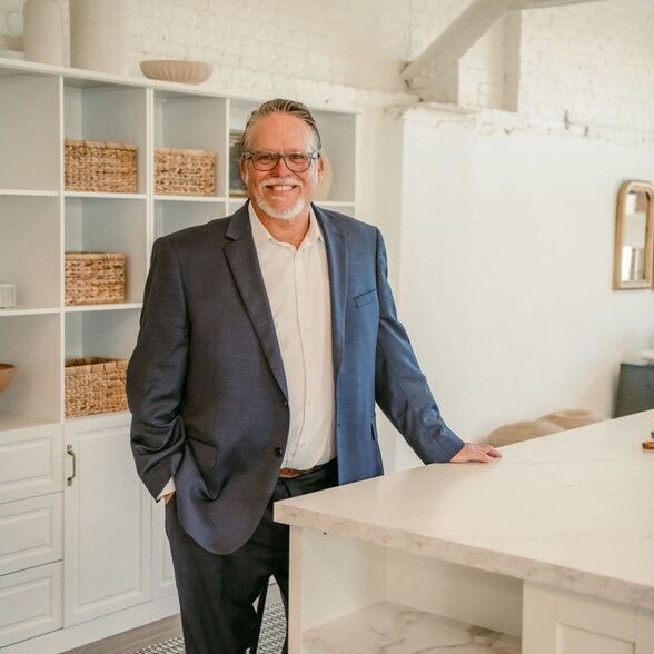 Land Listing Agent Photo