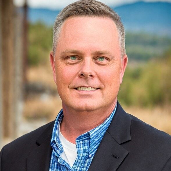 Land Listing Agent Photo