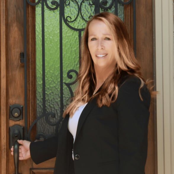 Land Listing Agent Photo