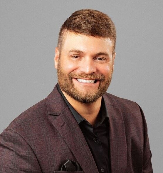 Land Listing Agent Photo