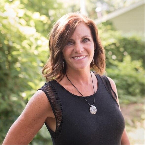Land Listing Agent Photo