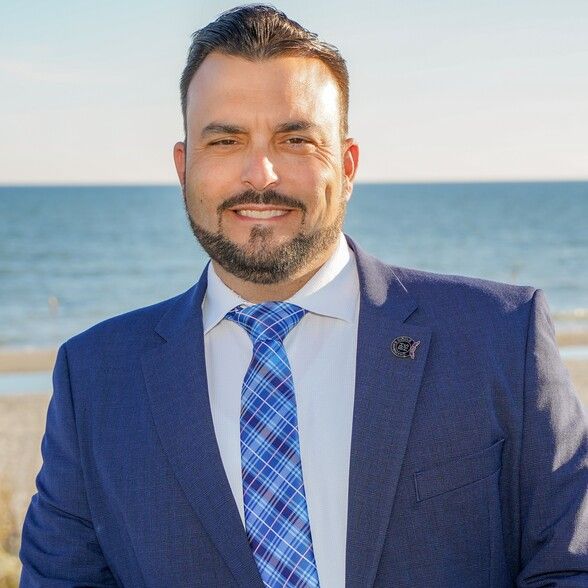Land Listing Agent Photo