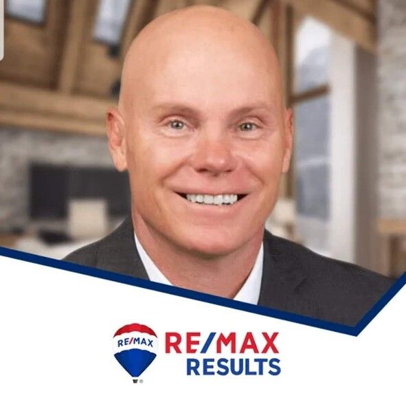 Land Listing Agent Photo