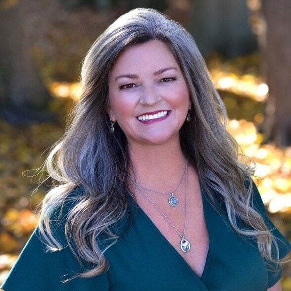 Land Listing Agent Photo