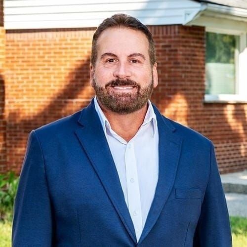 Land Listing Agent Photo
