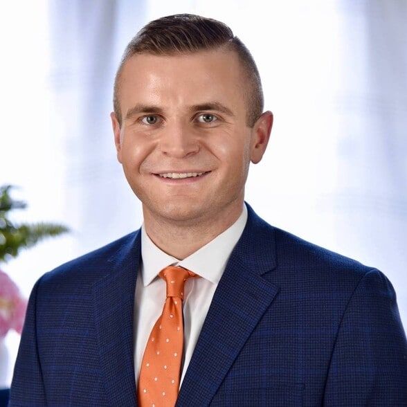 Land Listing Agent Photo