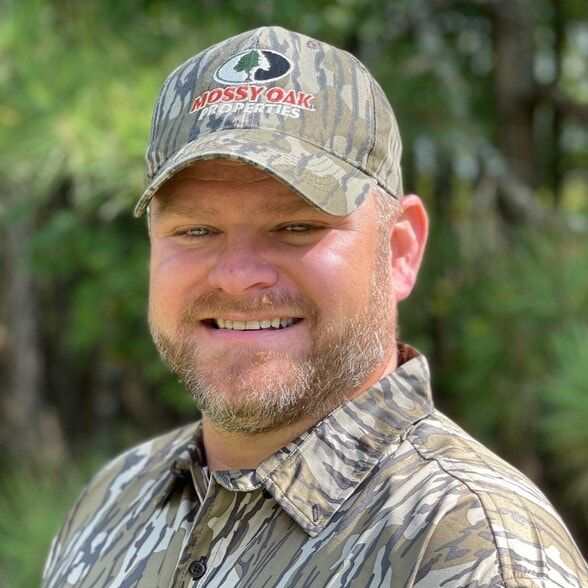 Land Listing Agent Photo