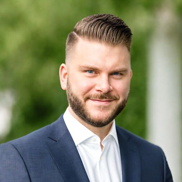 Land Listing Agent Photo