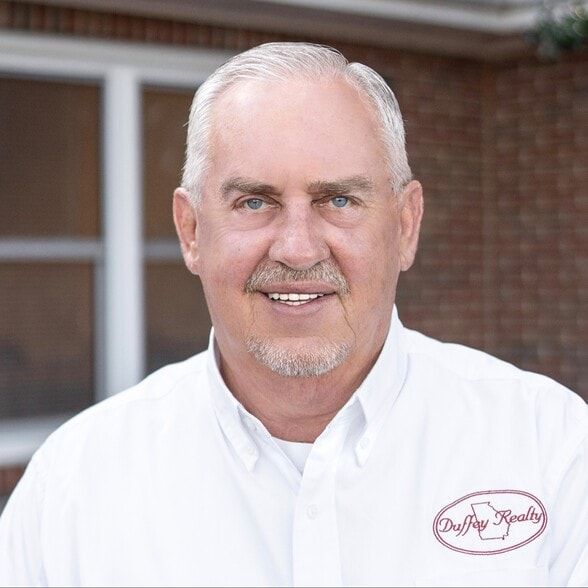 Land Listing Agent Photo