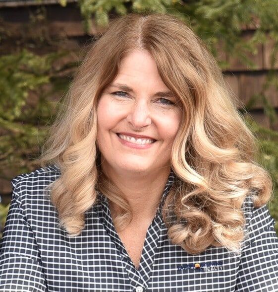 Land Listing Agent Photo