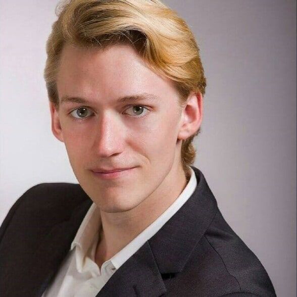 Land Listing Agent Photo