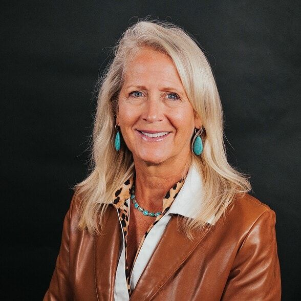 Land Listing Agent Photo