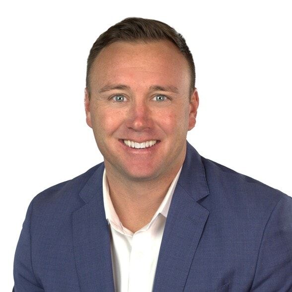 Land Listing Agent Photo