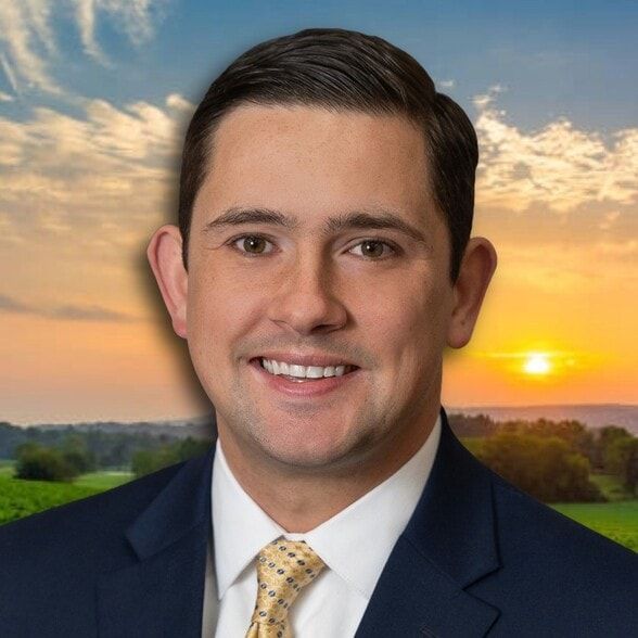 Land Listing Agent Photo