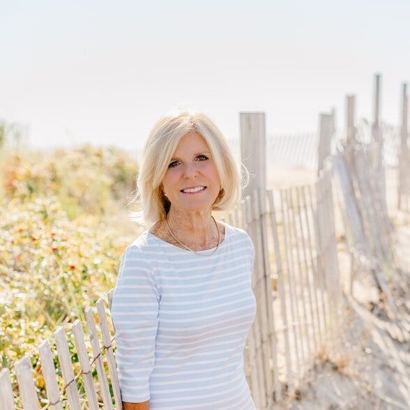 Land Listing Agent Photo