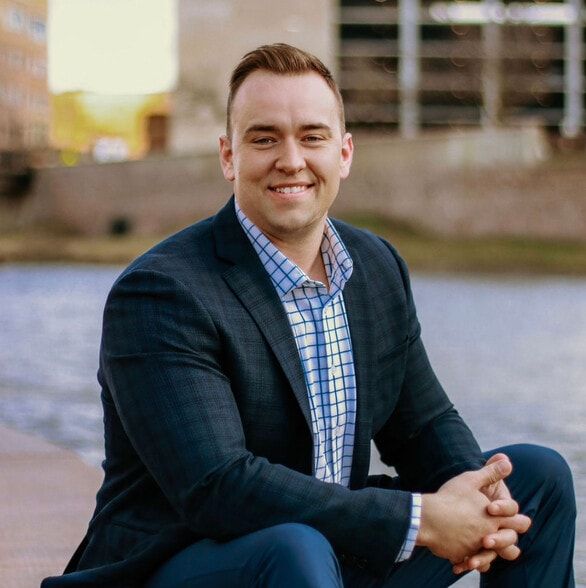 Land Listing Agent Photo