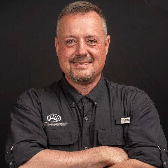 Land Listing Agent Photo