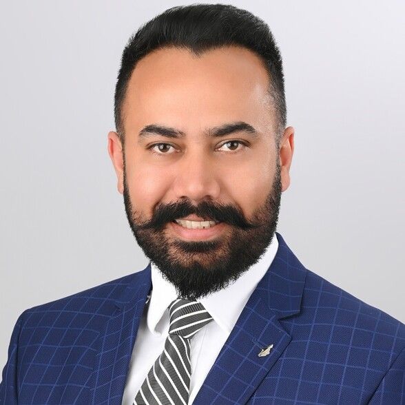 Land Listing Agent Photo