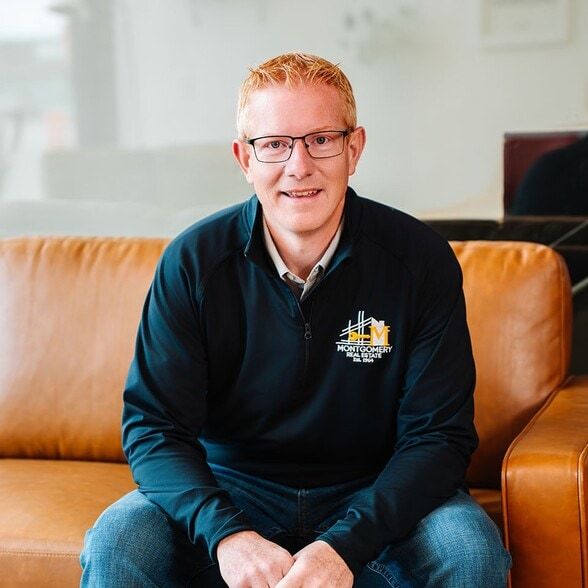 Land Listing Agent Photo