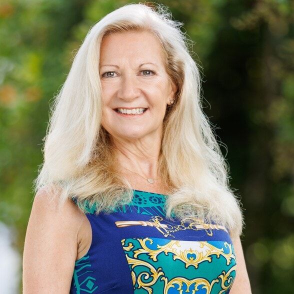 Land Listing Agent Photo