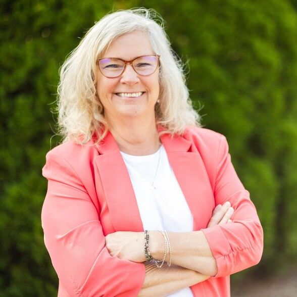 Land Listing Agent Photo