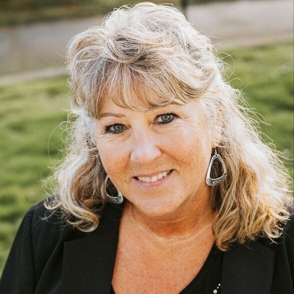 Land Listing Agent Photo